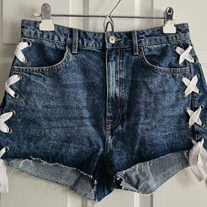 NWT H&M Divided Denim Shorts with White Lace Accent Size 8